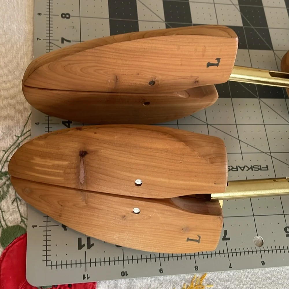 Johnson & Murphy vintage cedar pair of shoe tree/forms/stretchers